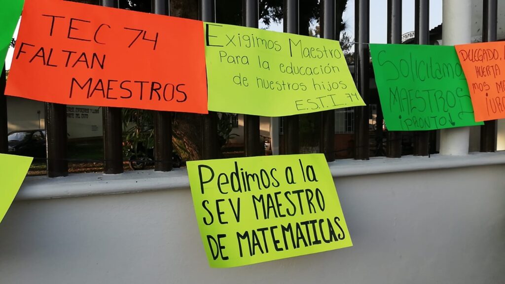 Por falta de maestros se inconforman padres de familia en escuela ...