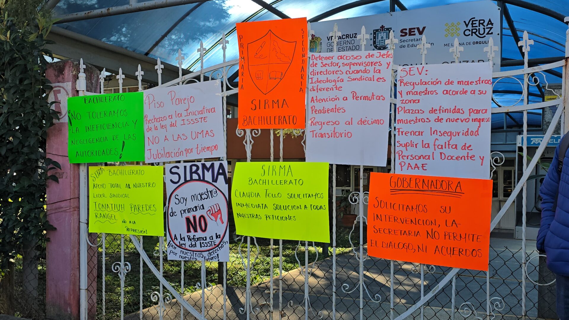 Maestros de SIRMA toman delegación de la SEV en Orizaba | El Rotativo
