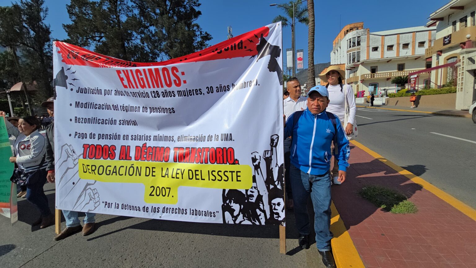 Maestros de la zona centro marchan contra la Reforma del ISSSTE 2025 ...