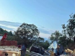 Operador muere tras volcadura de tráiler en las Cumbres de Maltrata