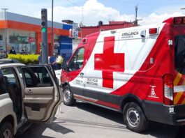 Ambulancia de Cruz Roja que trasladaba a paciente choca en el Centro de Córdoba