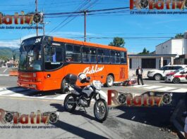Motociclista resulta lesionado tras choque con autobús en Orizaba