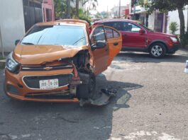 Choque en Nuevo Elizabeth deja dos conductores lesionados