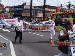 Trabajadores del IMSS marchan en Orizaba; piden aumento y un congreso extraordinario