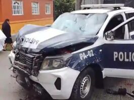 Patrulla de La Perla se queda sin frenos y choca con un muro; dos policías, graves